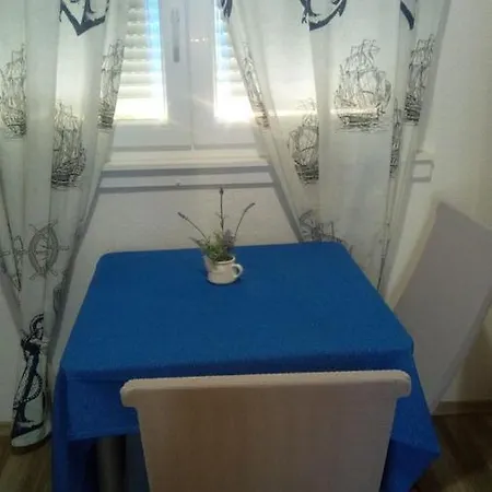Apartment Seaside Apartment Neda