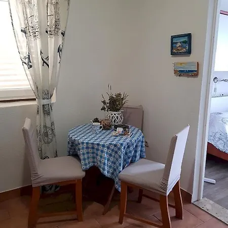 Apartment Seaside Apartment Neda *