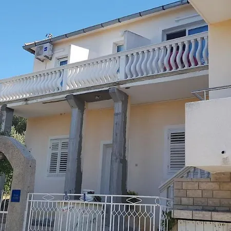 Apartment Seaside Apartment Neda *